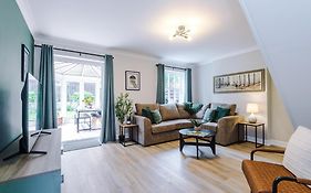 New! Stunning 3-Bed Home In Chester By 53 Degrees Property, Ideal For Groups, Free Parking!