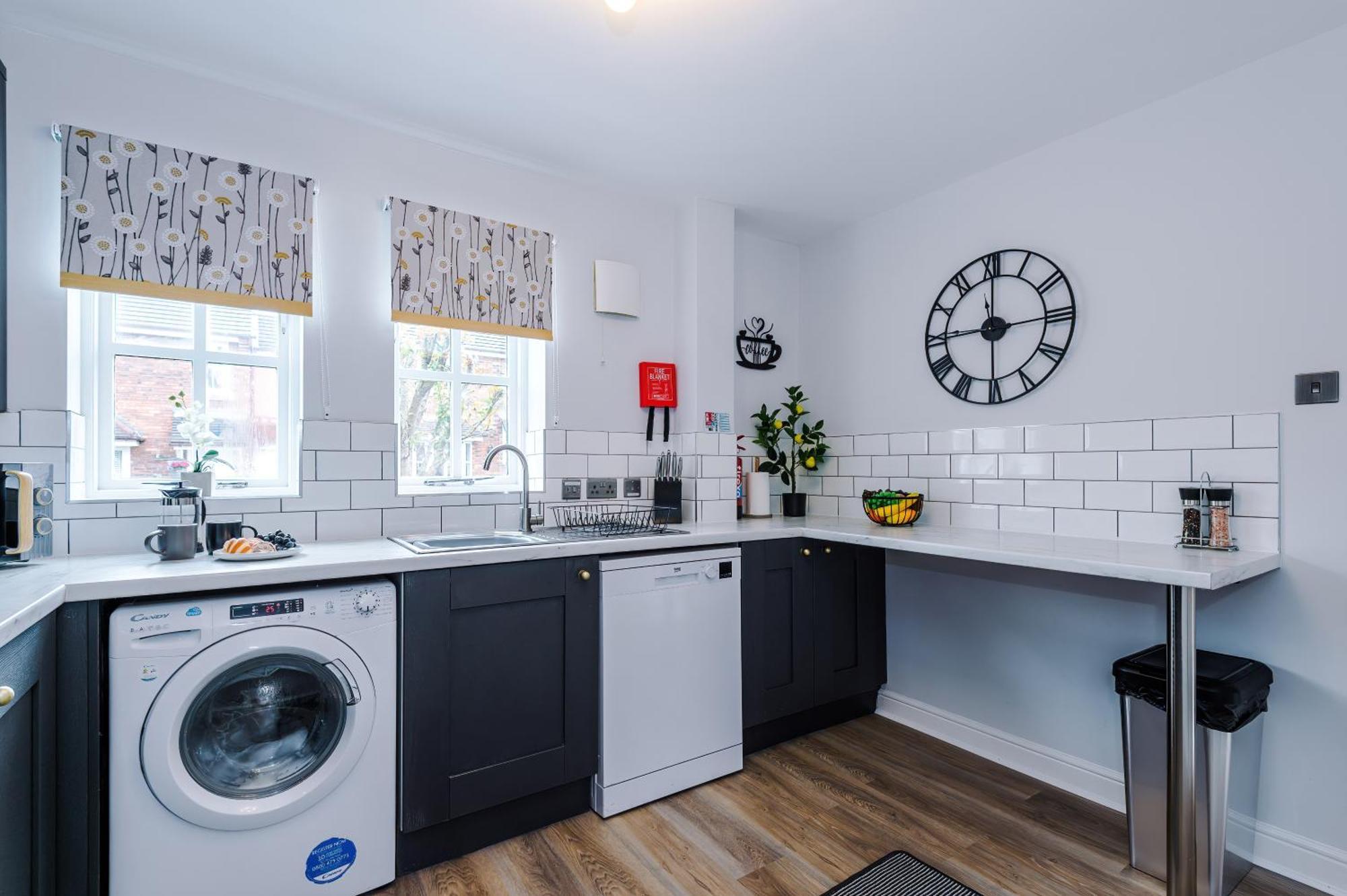 New! Stunning 3-Bed Home In Chester By 53 Degrees Property, Ideal For Groups, Free Parking! Exterior photo